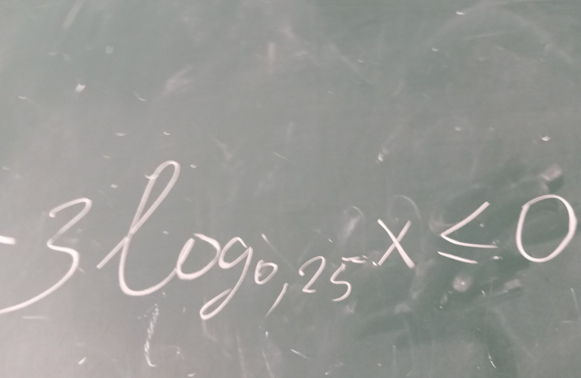 Фото задания: [На доске видна рукописная запись; читаются фрагменты «3/8», «0,9/25», «×», «< 0», но связи между ними неразборчивы.]