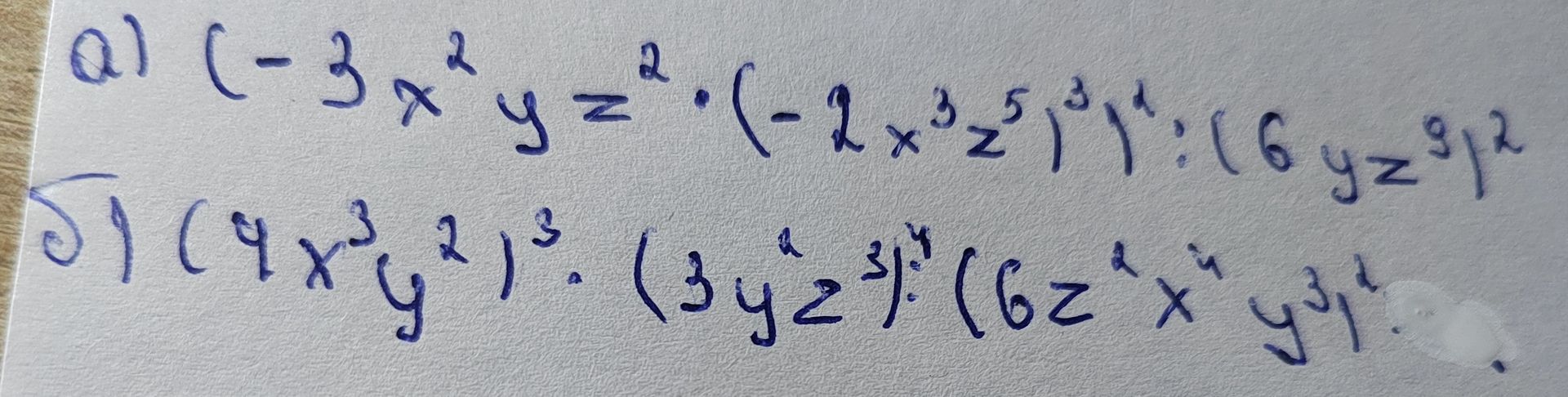Фото задания: а) \((-3x^2yz^2\cdot(-2x^3z^5)^3)^4:(6yz^3)^2\)
