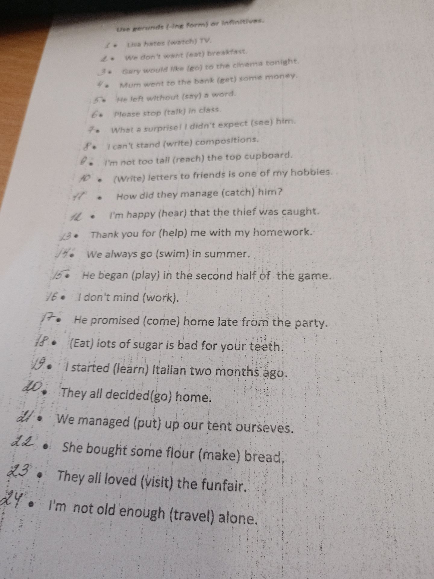 Фото задания: Use gerunds (-ing form) or infinitives. 1. Lisa hates (watch) TV. 2. We don’t want (eat) breakfast. 3. Gary would like (go)…