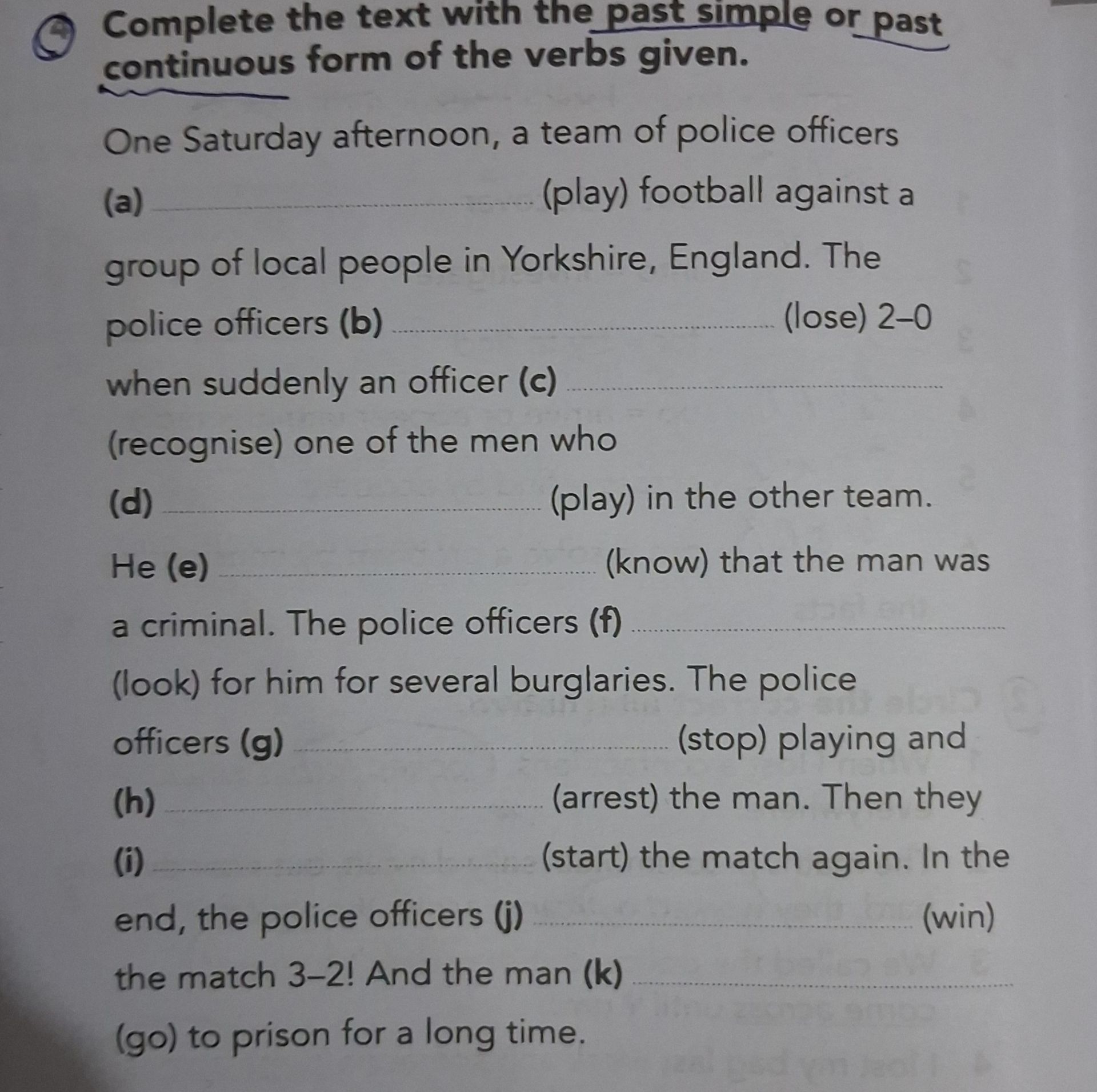 Фото задания: Complete the text with the past simple or past continuous form of the verbs given. One Saturday afternoon, a team of police…