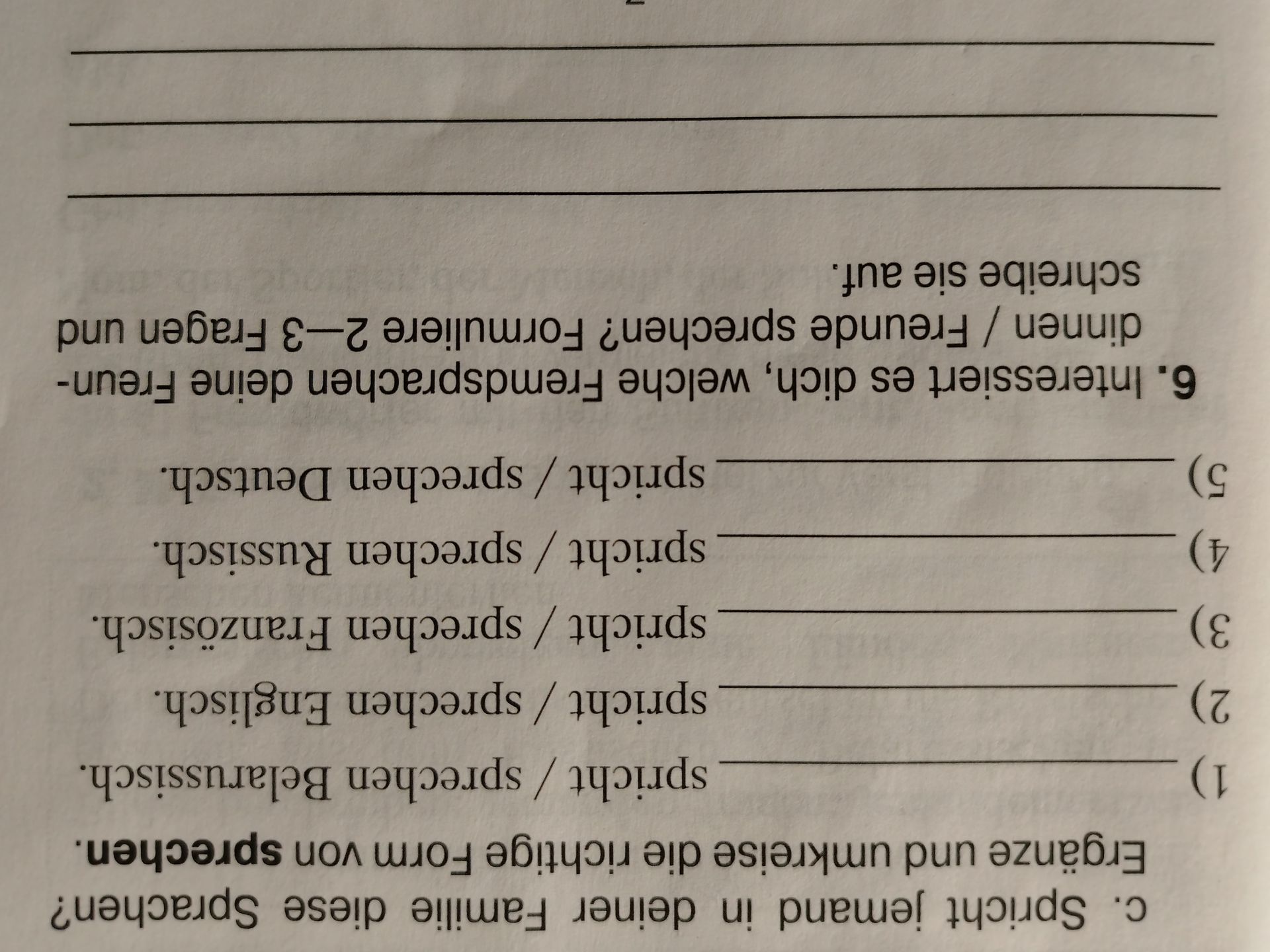 Фото задания: c. Spricht jemand in deiner Familie diese Sprachen? Ergänze und umkreise die richtige Form von sprechen. 1) ___ spricht /…