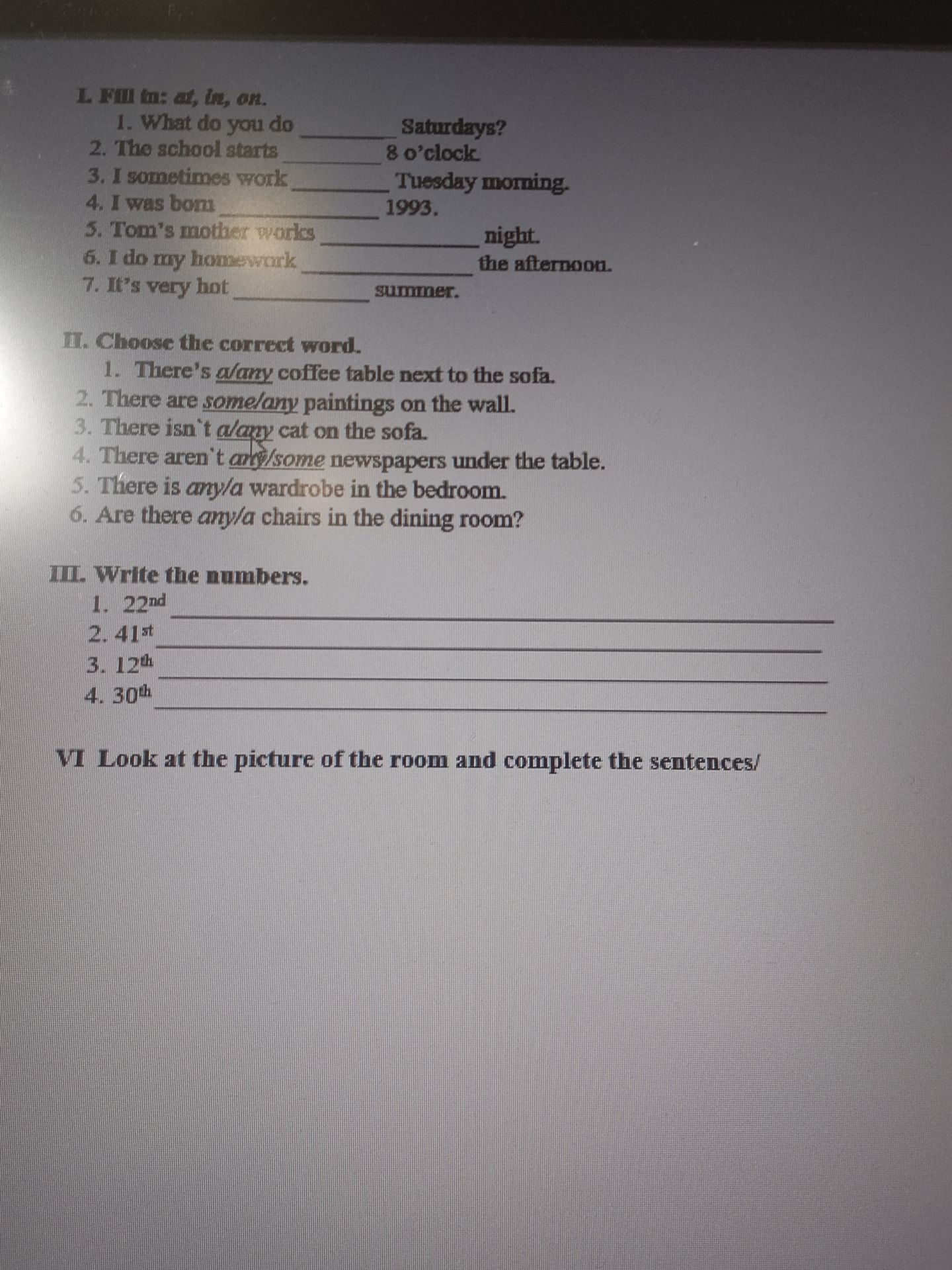 Фото задания: VI. Look at the picture of the room and complete the sentences. [The picture and sentences are not visible.]