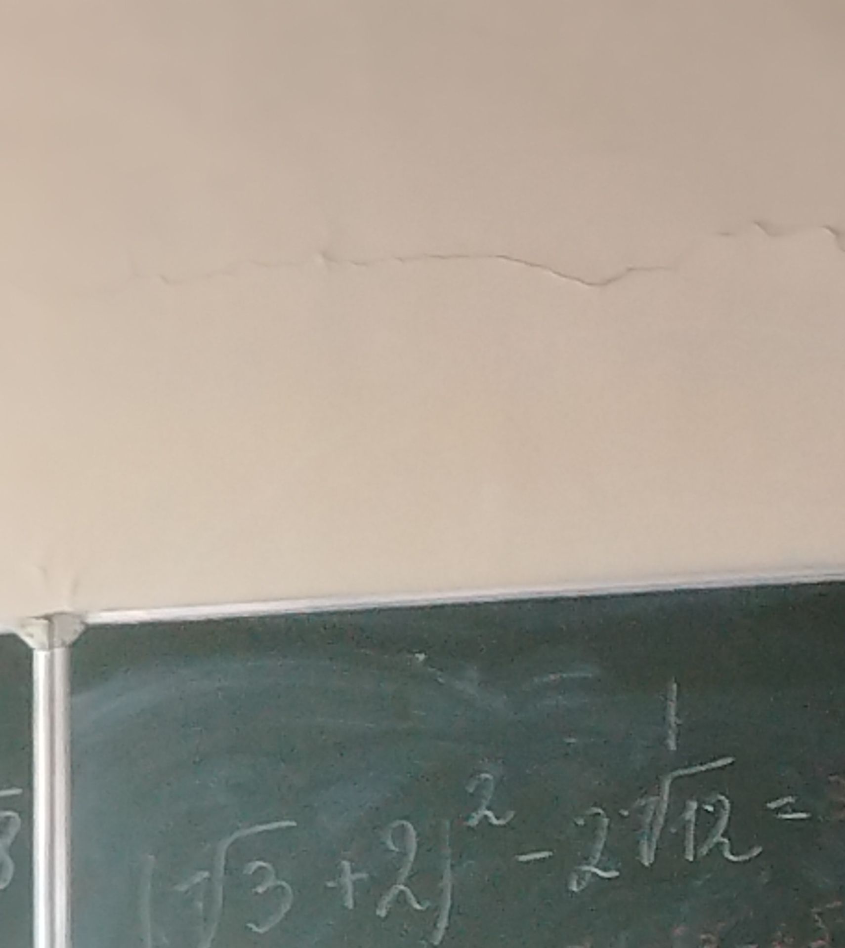 Фото задания: Упростить выражение: √(3 + 2√2) − 3√12.