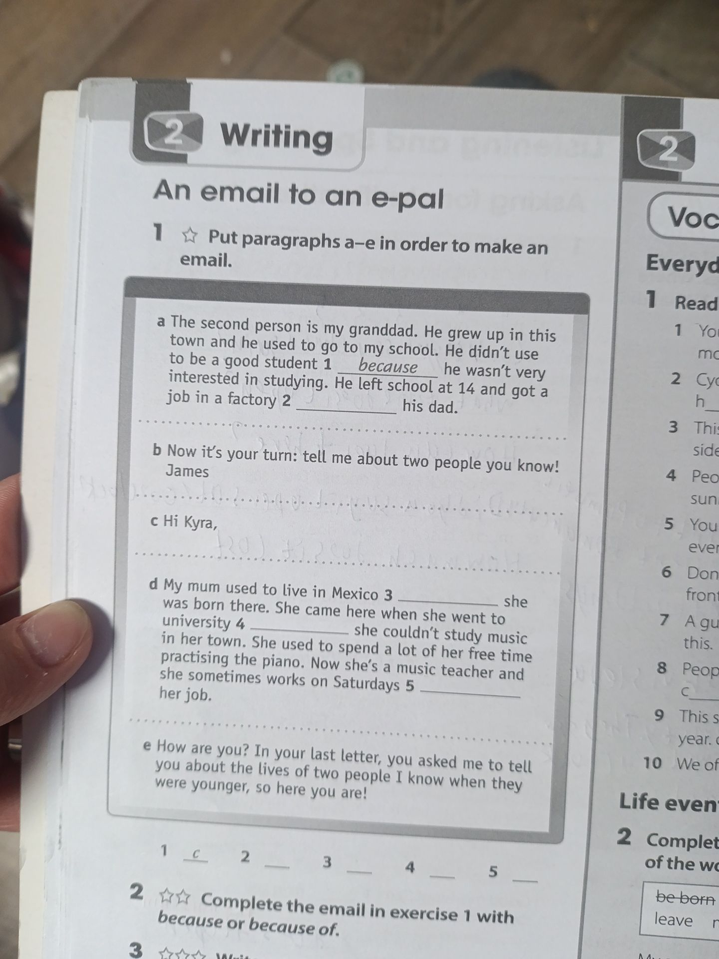 Фото задания: 1. Put paragraphs a–e in order to make an email.